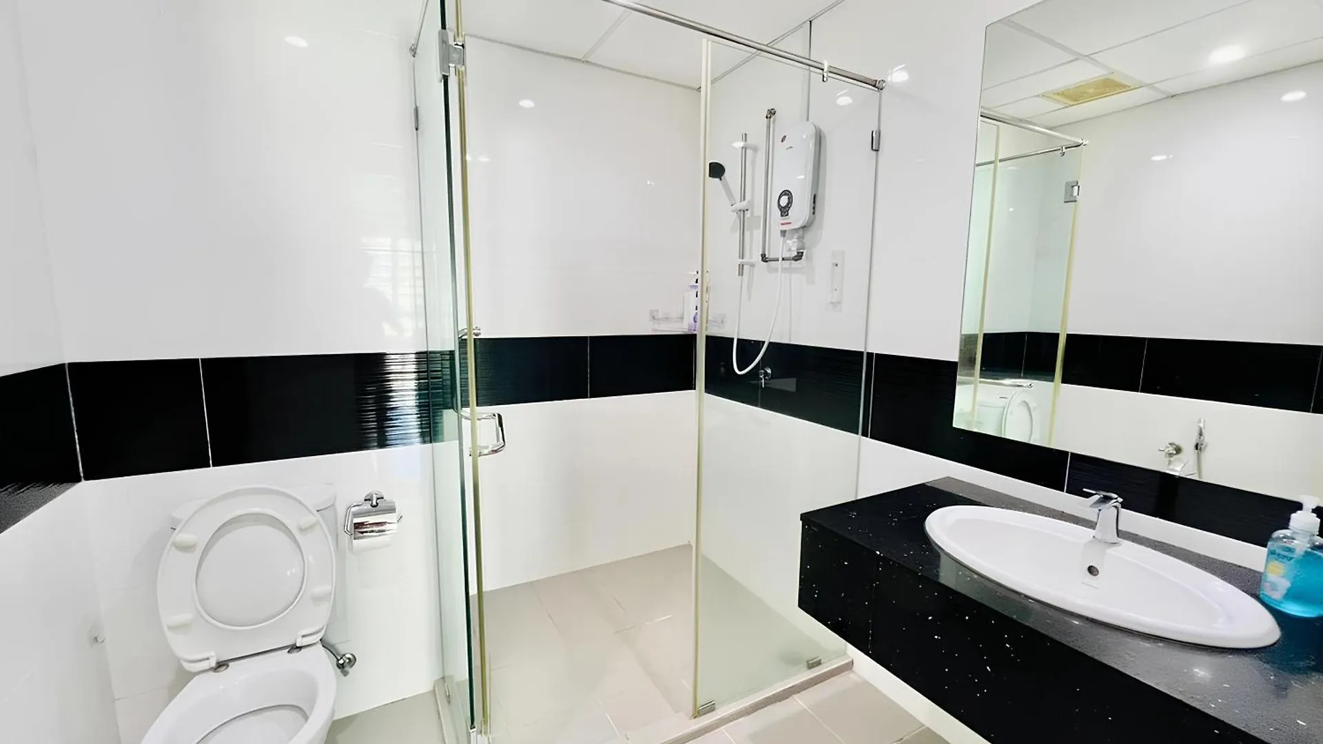 Apartment Mansion One L 7Pax 2R2B L Seaview L Gleneagle L By Perfectsweethome George Town